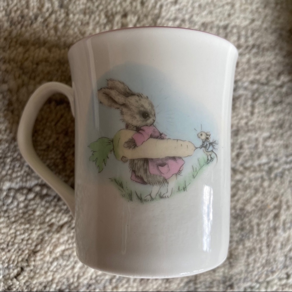 Elizabethan Mrs. Rabbit Child’s Dinner Set - Picture 6 of 10